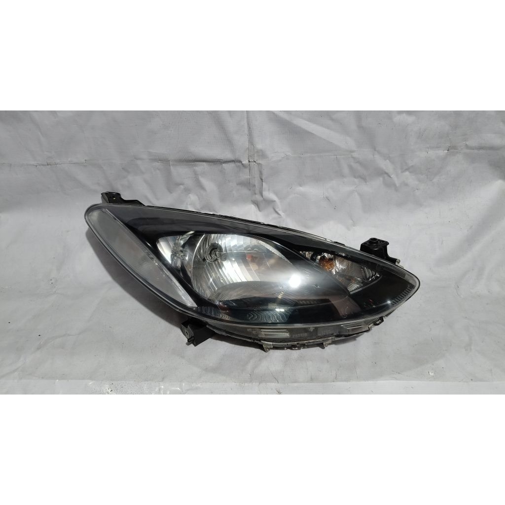 Lampu depan headlamp Mazda 2 Halogen H4