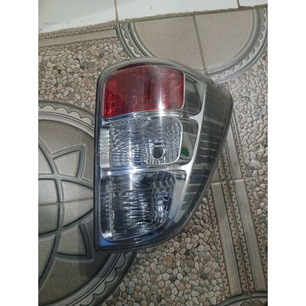 stoplamp lampu belakang terios rush tahun 2012-2014 sebelah kanan