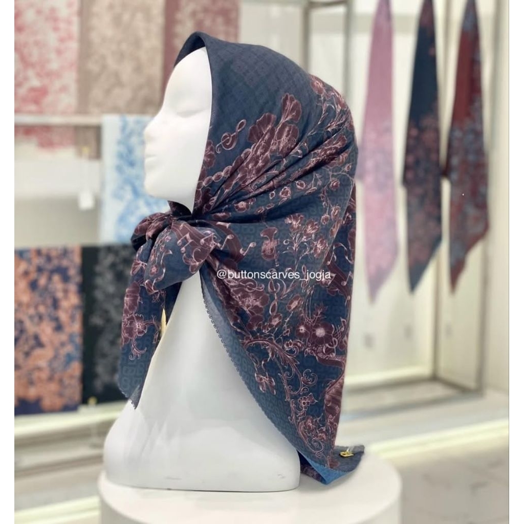 NUANSA BIRU NAVY hijab segiempat denay voal motif semarang