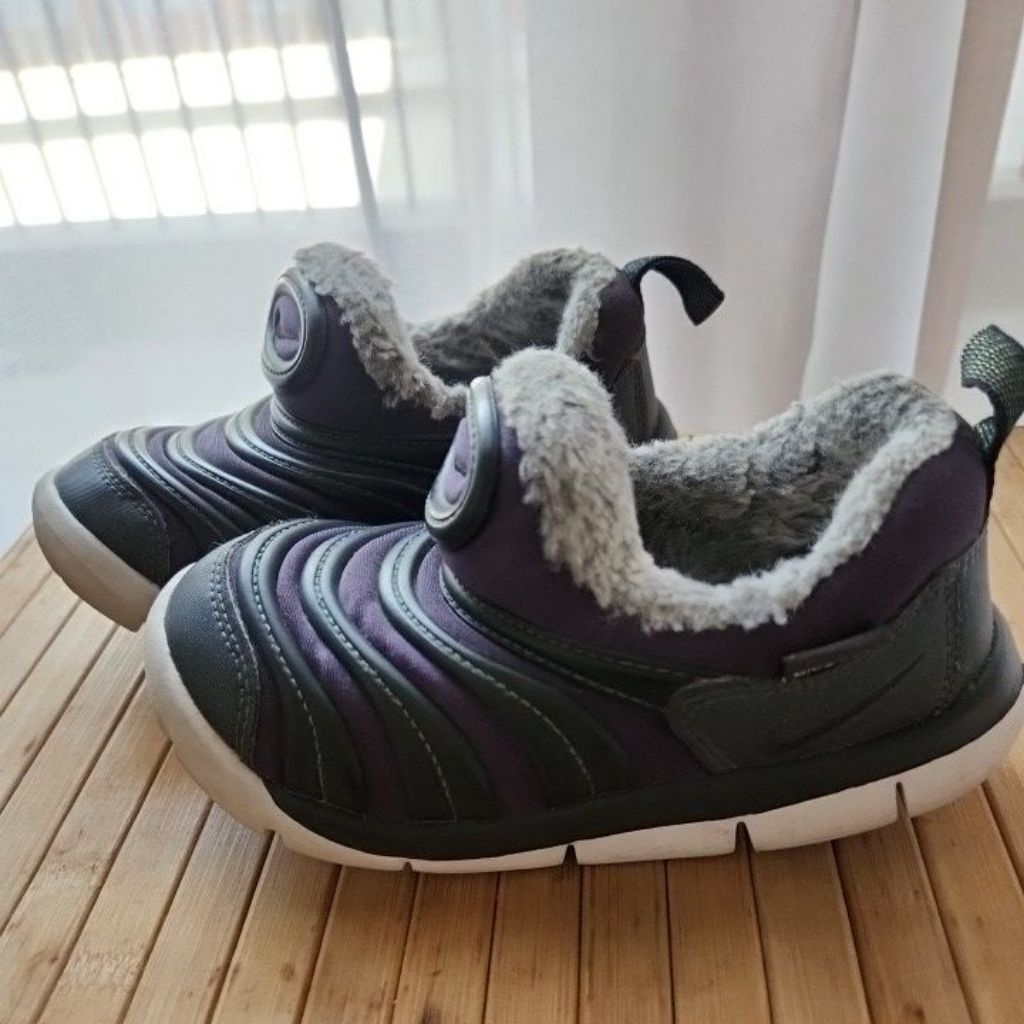 Preloved Sepatu Anak NI*E Dynamo Free