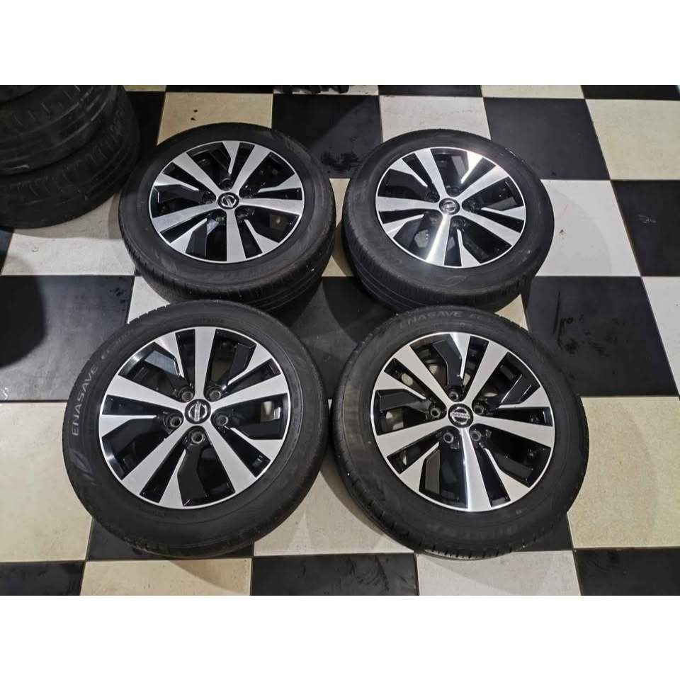 Velg Mobil Oem Livina Ring 16 Baut 5X114 + Ban 205 55 R16 Second Like New Ori Copotan
