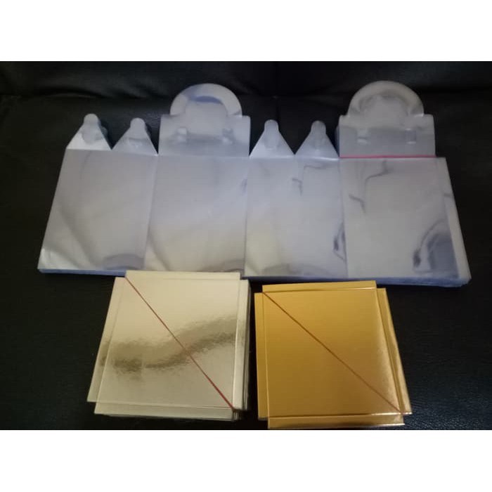 

Kotak Mika Souvenir / Kemasan Souvenir Uk. 8 x 8 x 12 cm Model TAS AE/AP