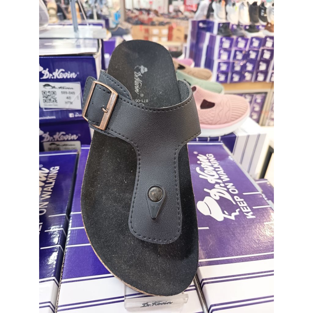 dr kevin sandal pria