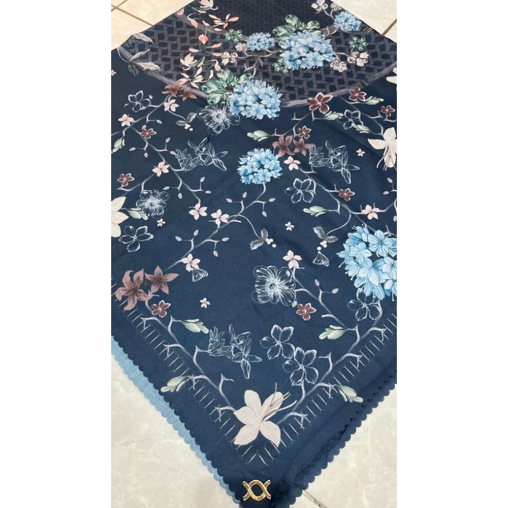 scarf Wearing klamby (preloved)