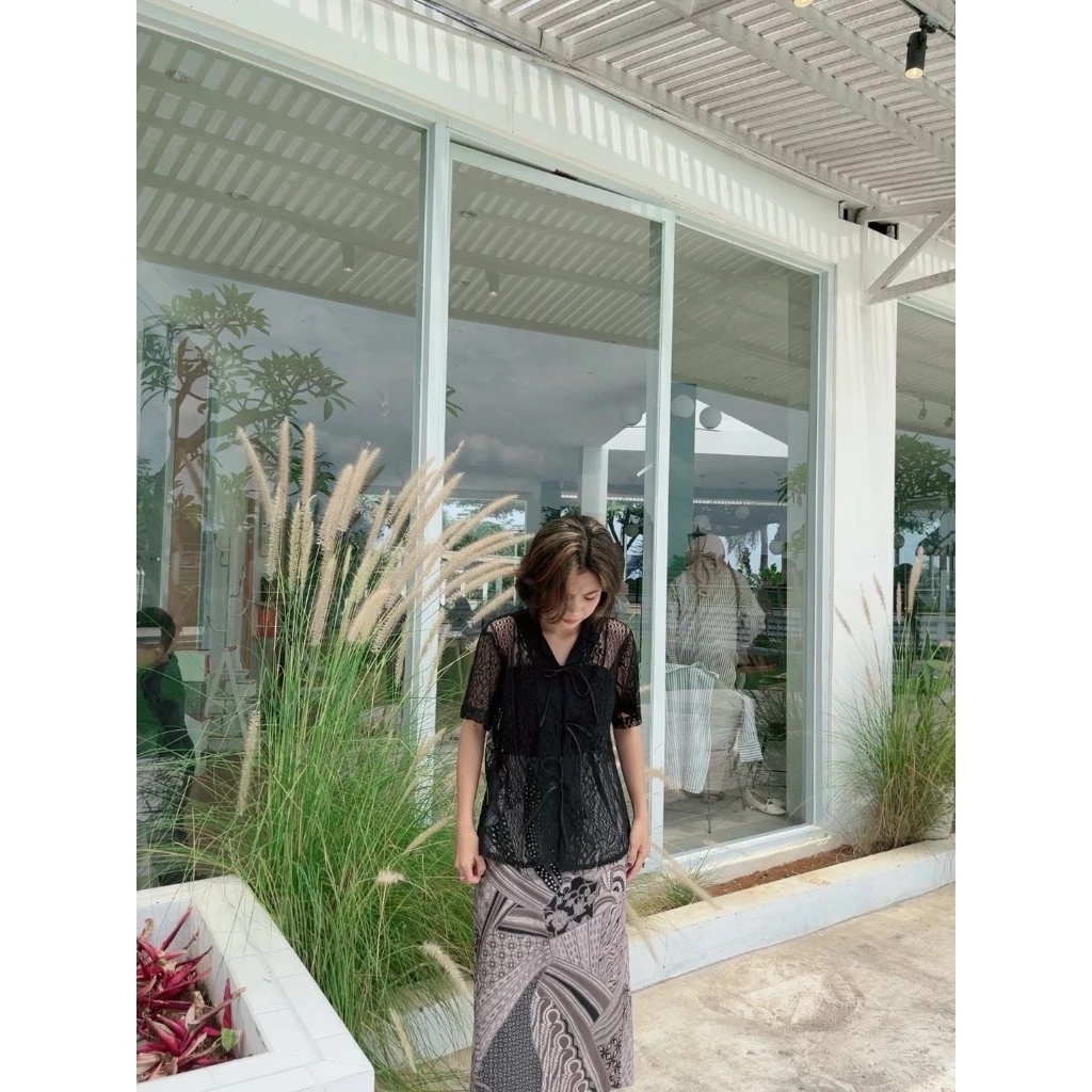 Lessy Blus Brukat motif Bunga hijab Brokat Blouses & Shirts Crop Cewek Bahan Baju Pendek Atasan Wani