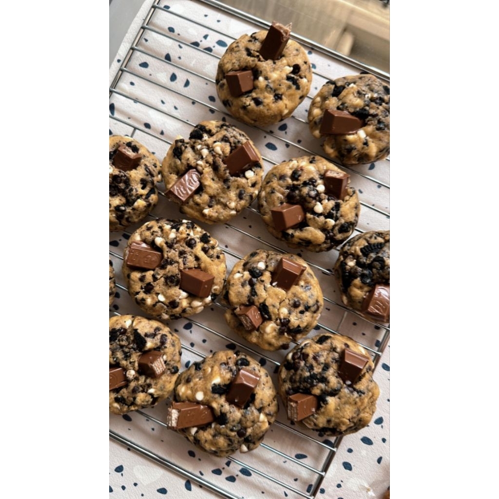 

OREO KITKAT COOKIES BY #NGEGANYEMPANGANAN