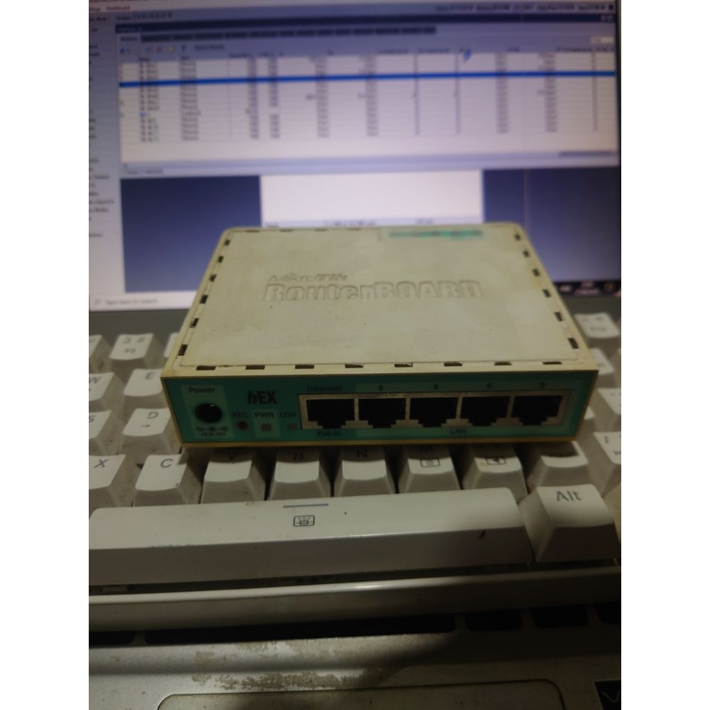 Router Mikrotik RB750Gr2 Bekas – Kondisi Normal
