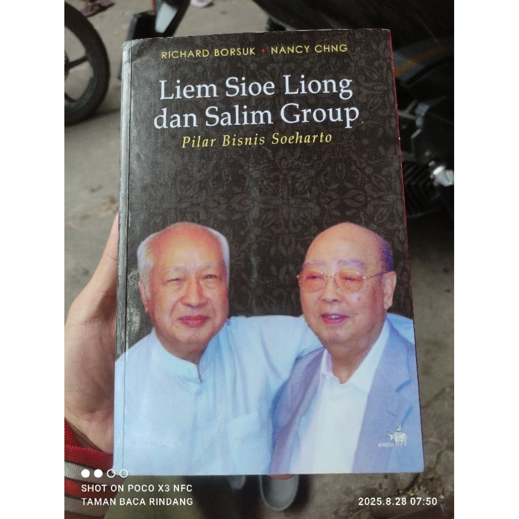 LIEM SIOE LIONG DAN SALIM GROUP. PILAR BISNIS SOEHARTO. RICHARD BORSUK. NANCY CHING. sejarah. biogra