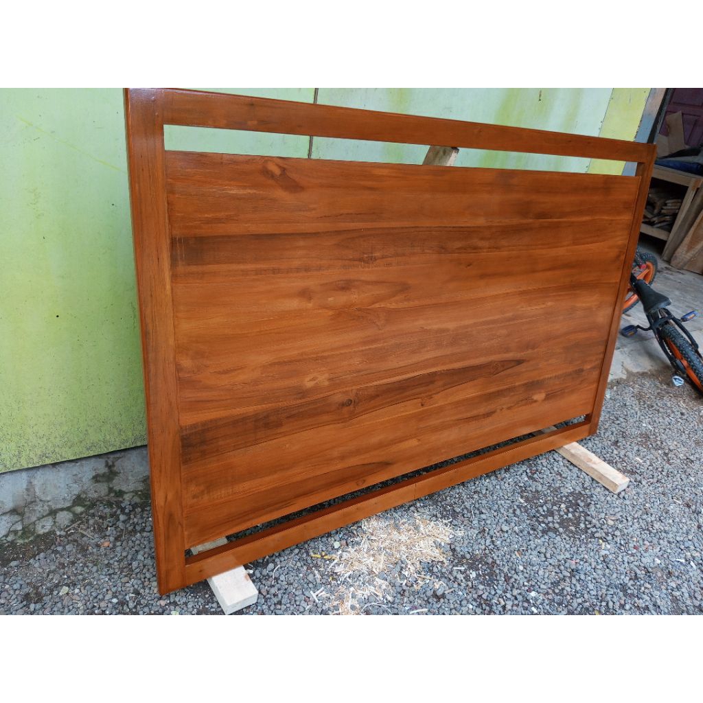 tempat tidur 200x140 cm