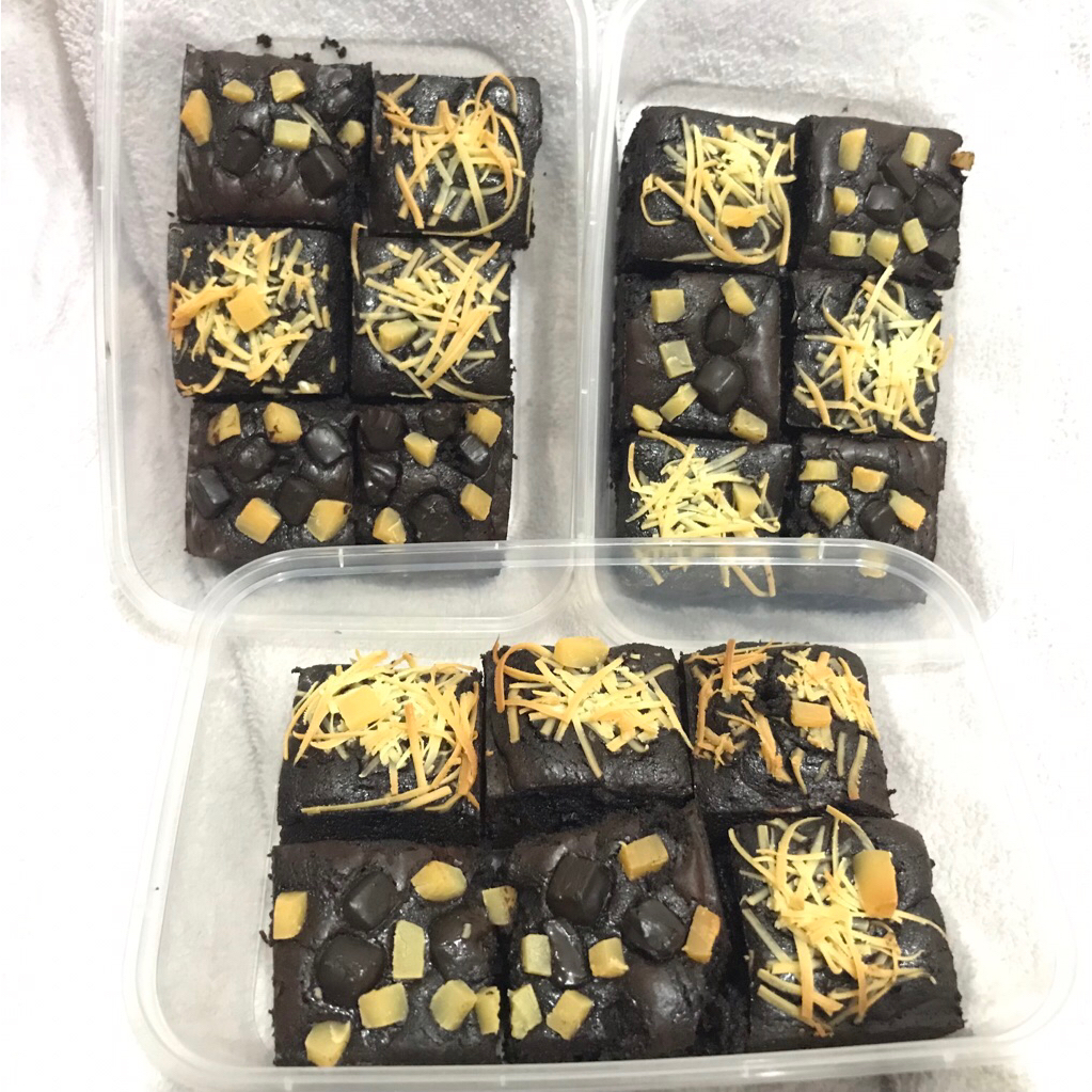 

FUDGY BROWNIES CHOCOCHIPS & CHEESE - Iqofoods