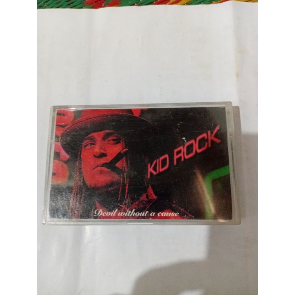 kaset pita album Kid Rock album Devil Without a Cause. produksi 1998. genre Rap. rock. alternative.