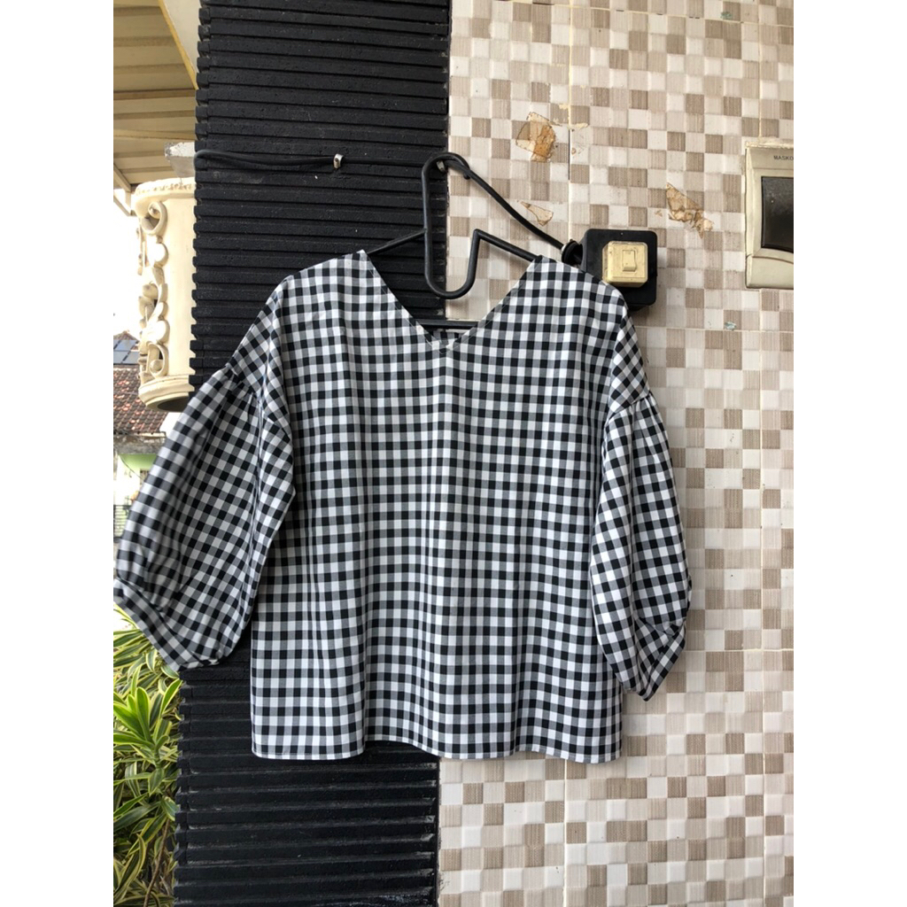 Blouse Kotak Hitam Putih