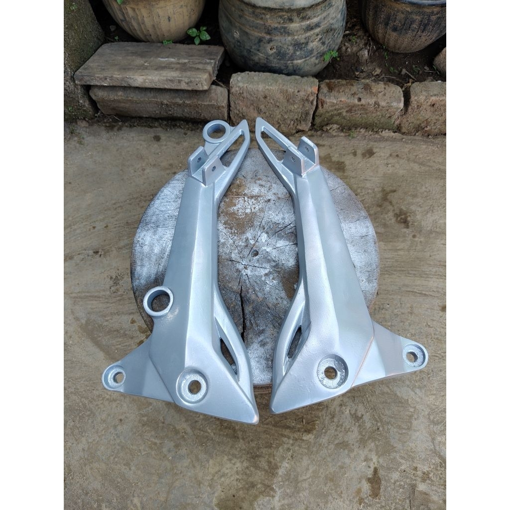 DUDUKAN POSTEP FOOTSTEP SHOGUN 125SP SHOGUN 125R STANDART SILVER