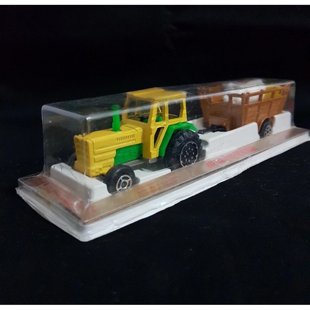 Majorette France 308 Tractor N Cattle Trailer