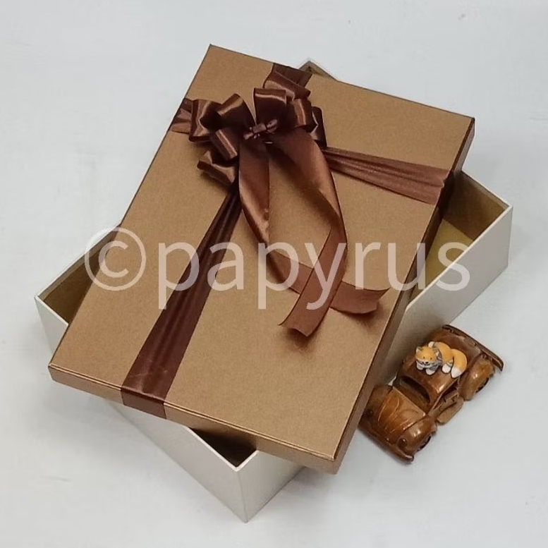 

PAPYRUS Kombinasi 25x35 Tinggi 8cm Kotak Kado Gift Box Hardbox Hampers V1