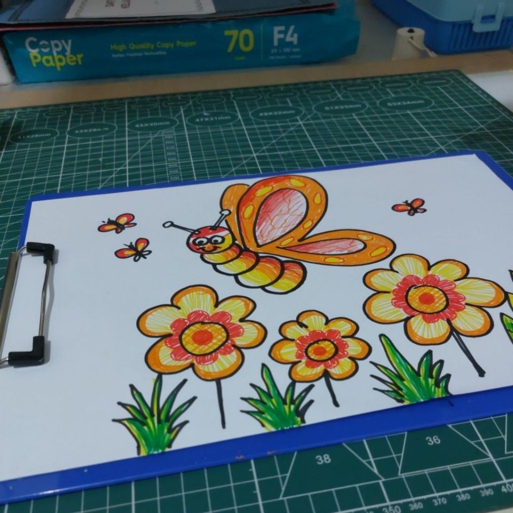 

Gambar Kupu-Kupu Di Taman