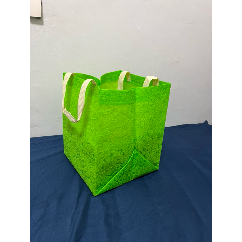 

(1 LUSIN = 12 PCS) TAS HAJATAN FULL EMBOS 22x22 TINGGI 28 CM / GOODIE BAG / TAS NASI KOTAK / TAS NASI BOX / TAS BELANJA / TAS SOUVENIR / TAS WALIMAHAN