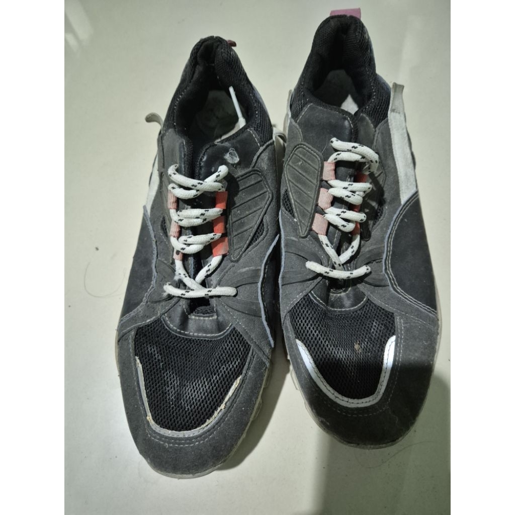 PRELOVED SEPATUl Sepatu Wanita Nike Size 43 Bekas/ Sepatu Kets Merk Nike Women Ukuran 43 Warna Hitam