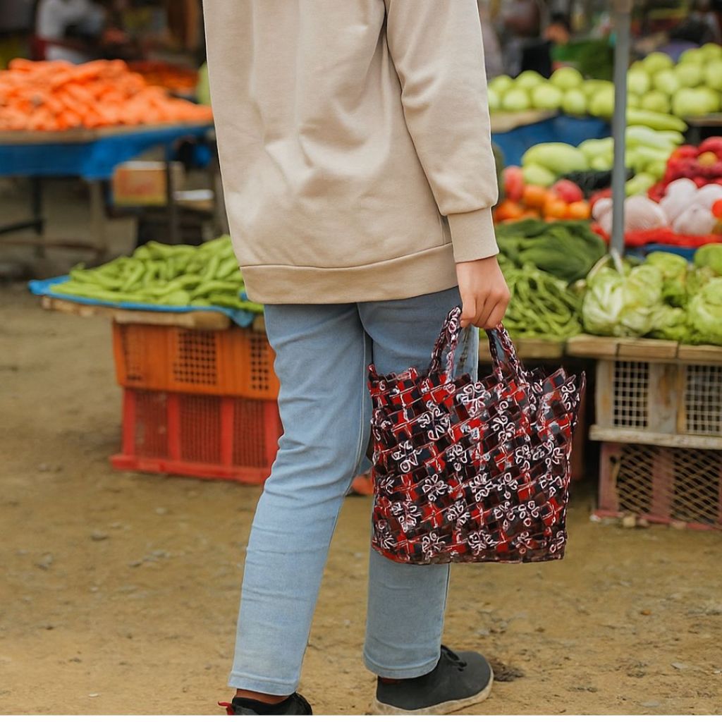 

Anyaman Plastik Daur Ulang Bungkus Kopi Kapal Api/ Tas Belanja Pasar Sayur Dan Buah