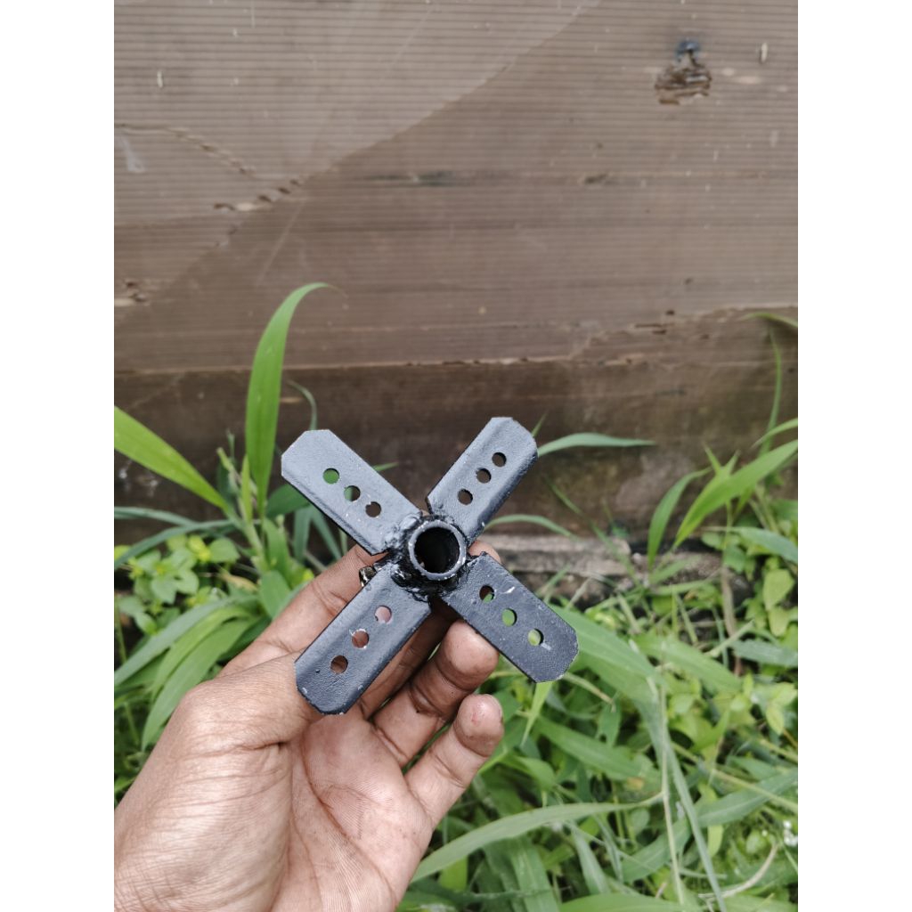 Dudukan pisau pencacah multifungsi terbuat dari plat strip baja untuk cacah pakan ternak