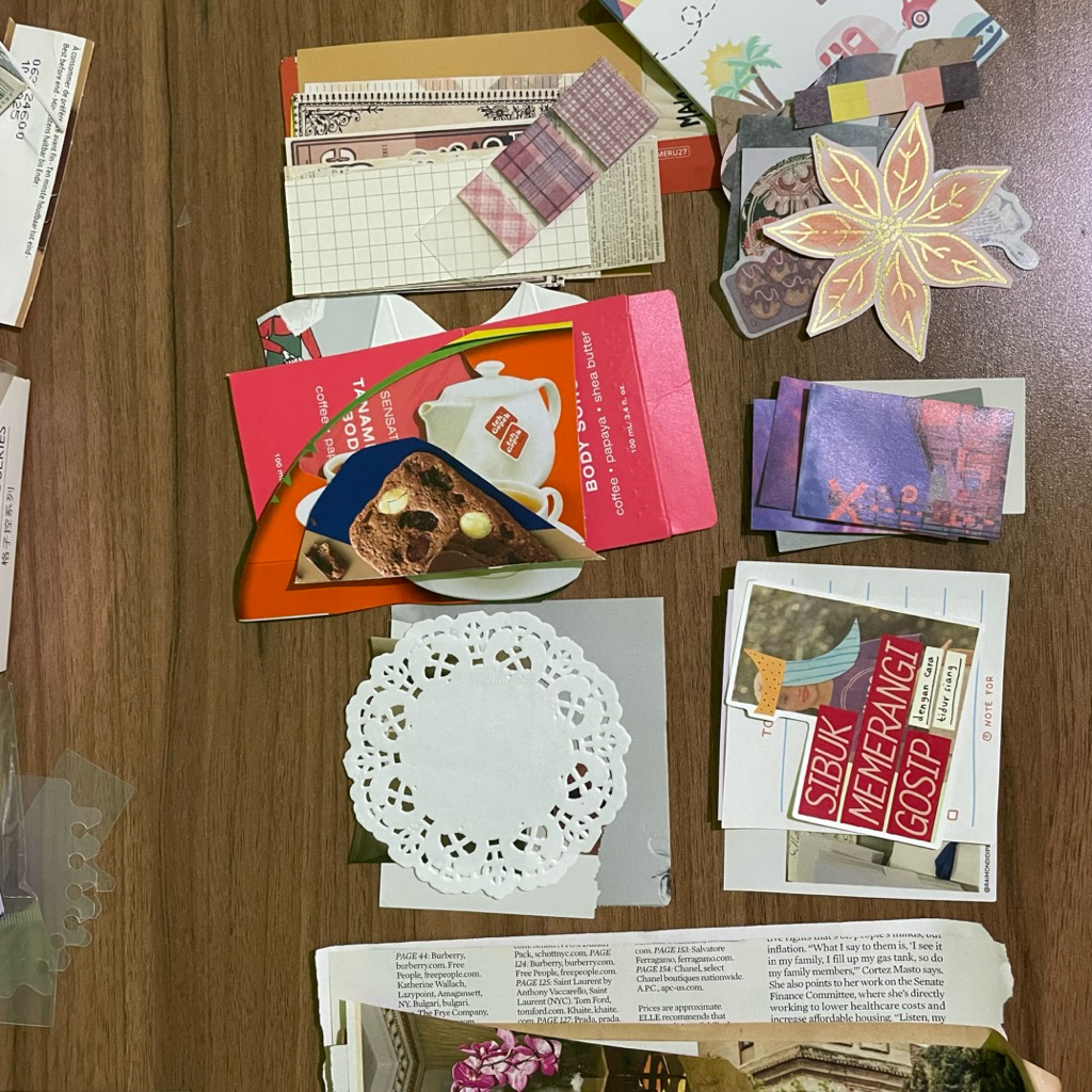 

Scrapbook Kit / Journal Kit - 1 Set isi 55 pcs