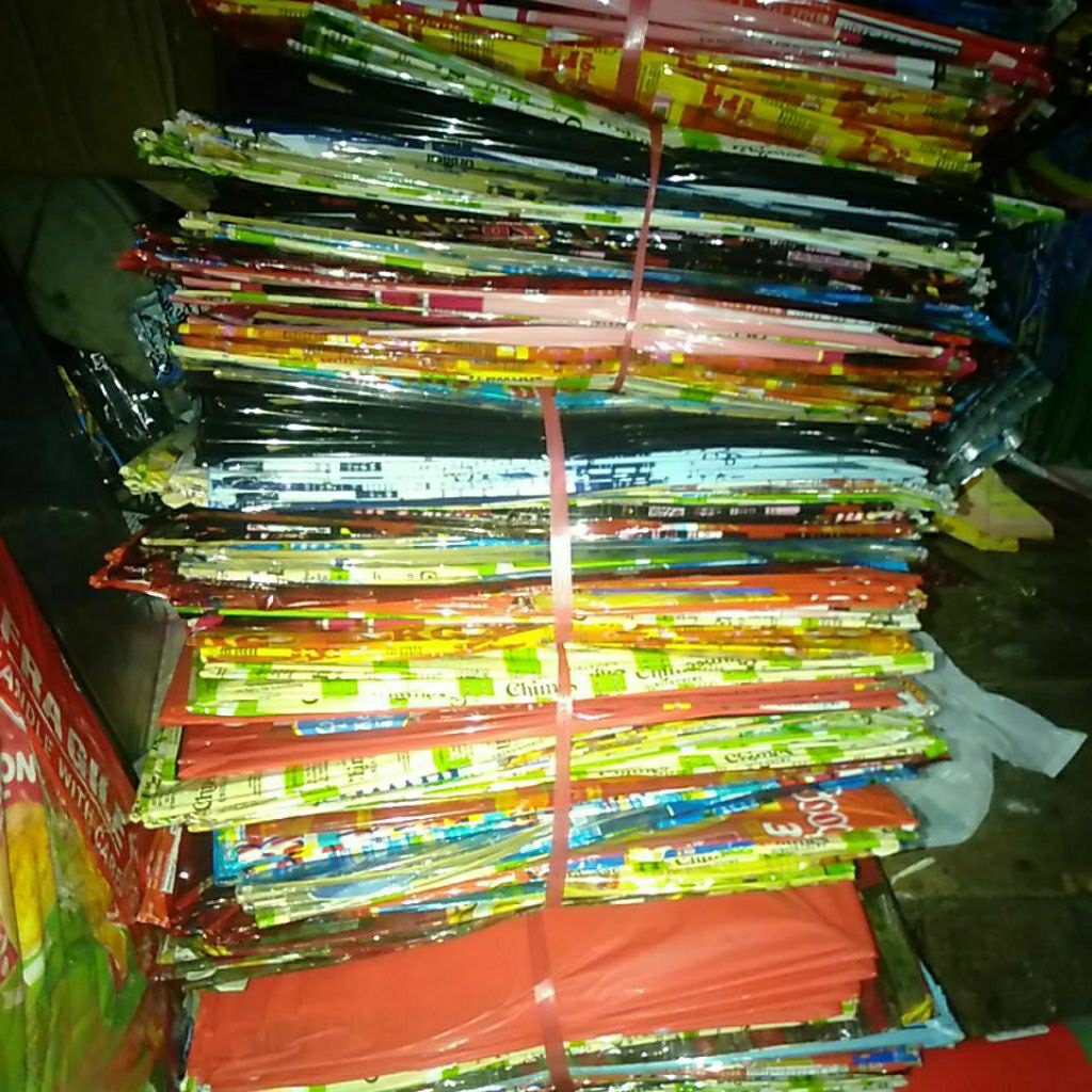 Layangan Kertas dan layangan plastik warna warni  isi 500 pcs + bonus