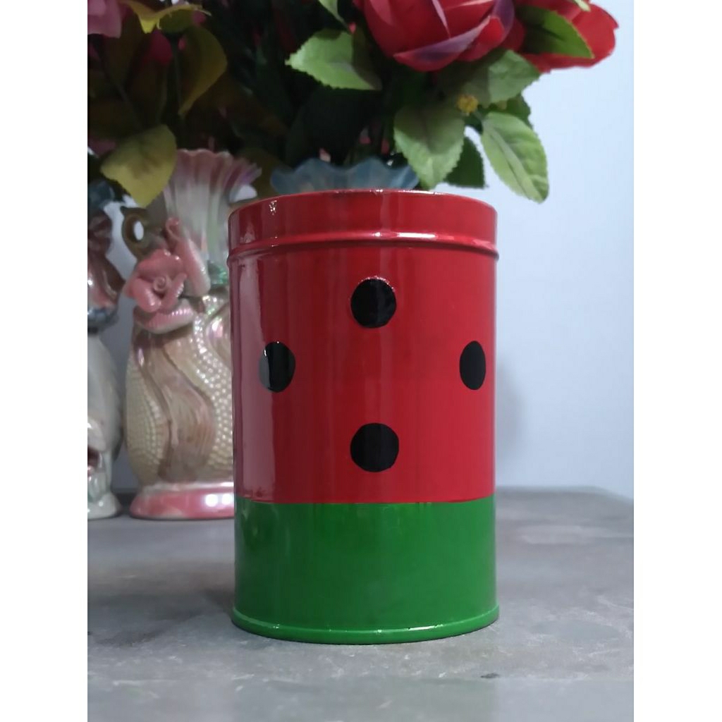 

Kerajinan/prakarya tempat pensil atau tempat jimpitan ronda motif semangka daur ulang dari kaleng bekas R0K0'