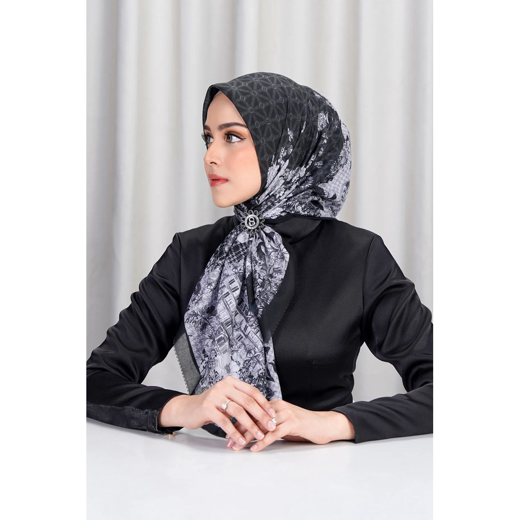 Emily in paris buttonscarves