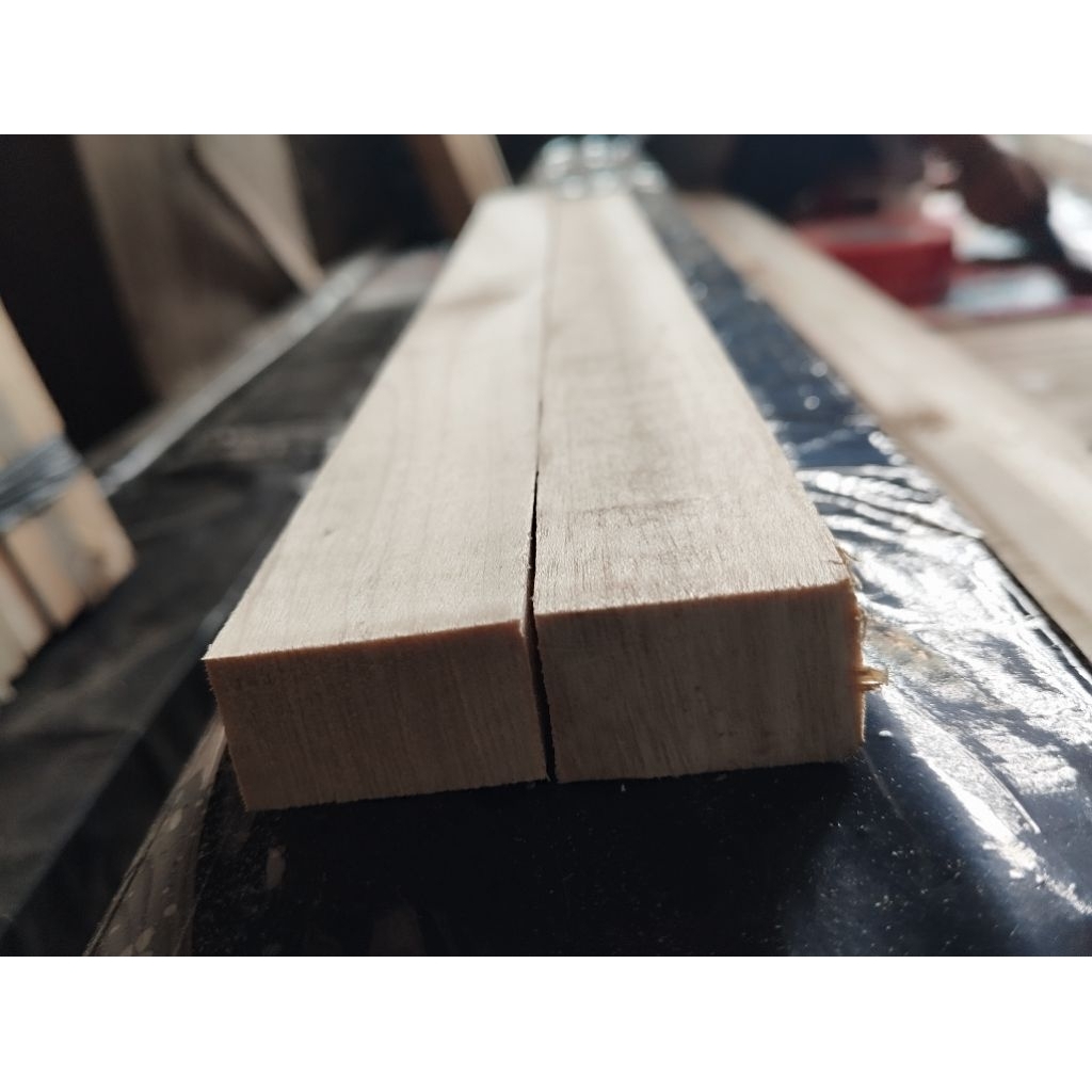 KAYU RENG 2X3 PANJANG 3METER KAYU SUDAH DI SERUT HALUS