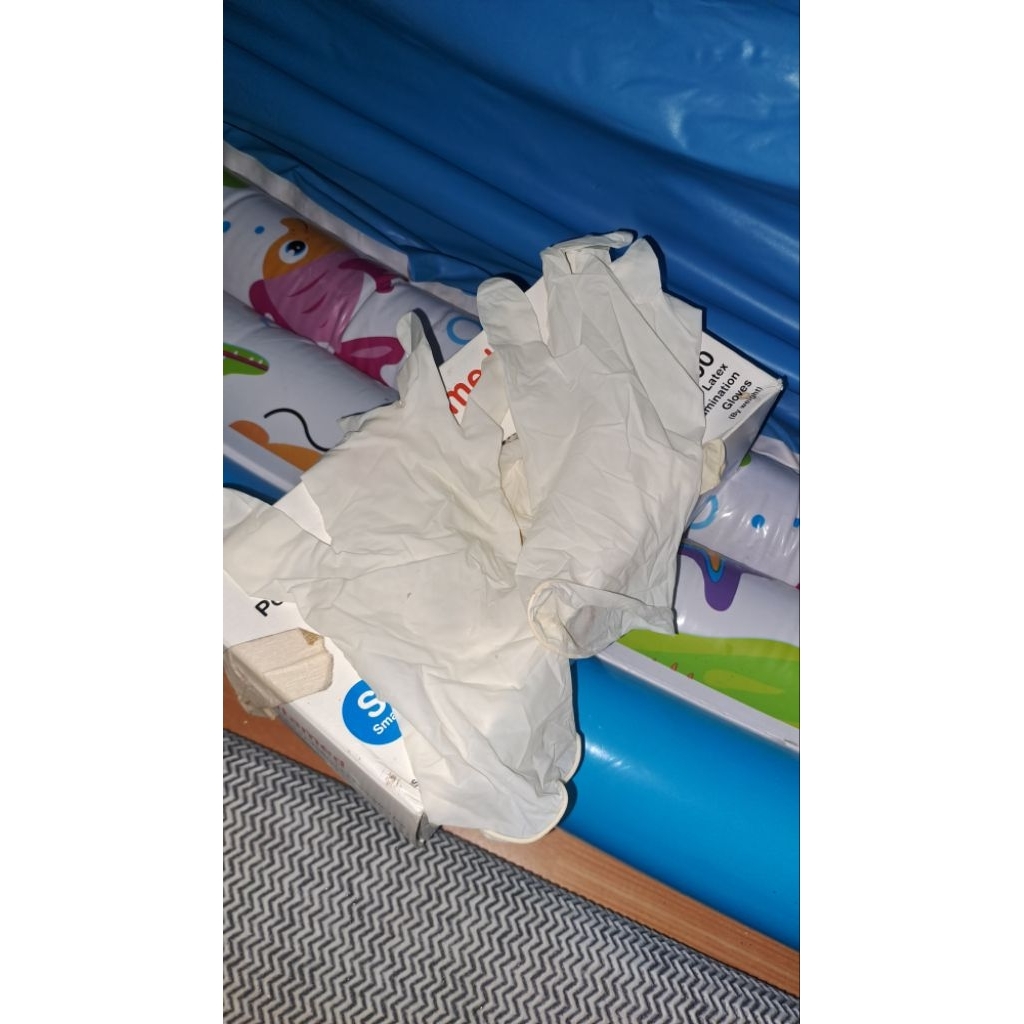 Sarung tangan karet medis