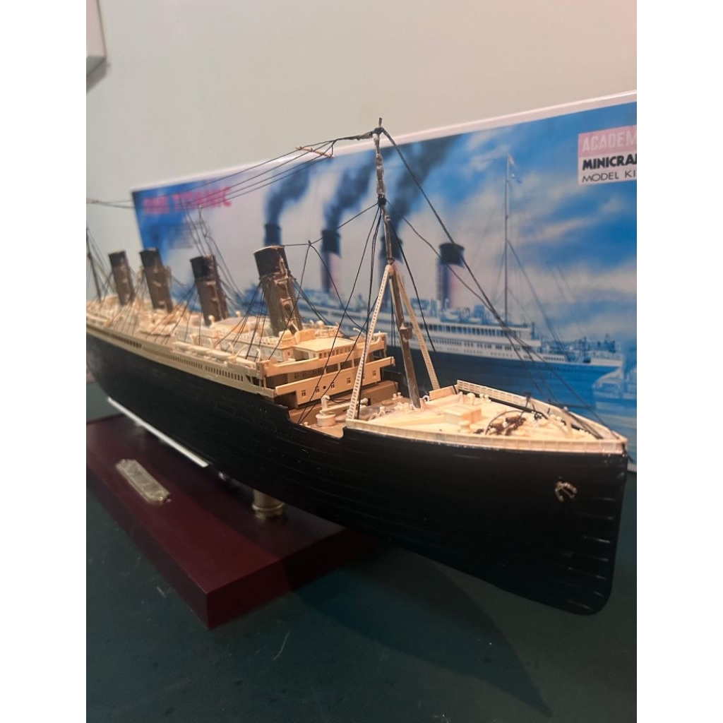 Model kits Kapal RMS Titanic merk Academy original Made in South Korea like new.