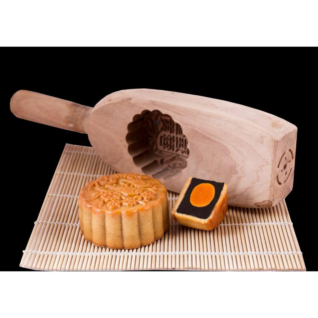 

Kue Bulan Roll Rasa Kacang Hitam Isi 1 Telur Dan Isi 2 Telur (SauChong)