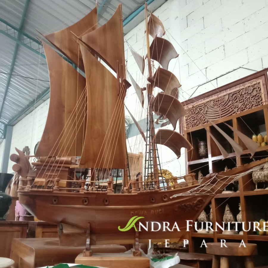 Miniatur Kapal Perahu Layar Bahan Kayu Jati Souvenir Produk Jepara Panjang 65 cm