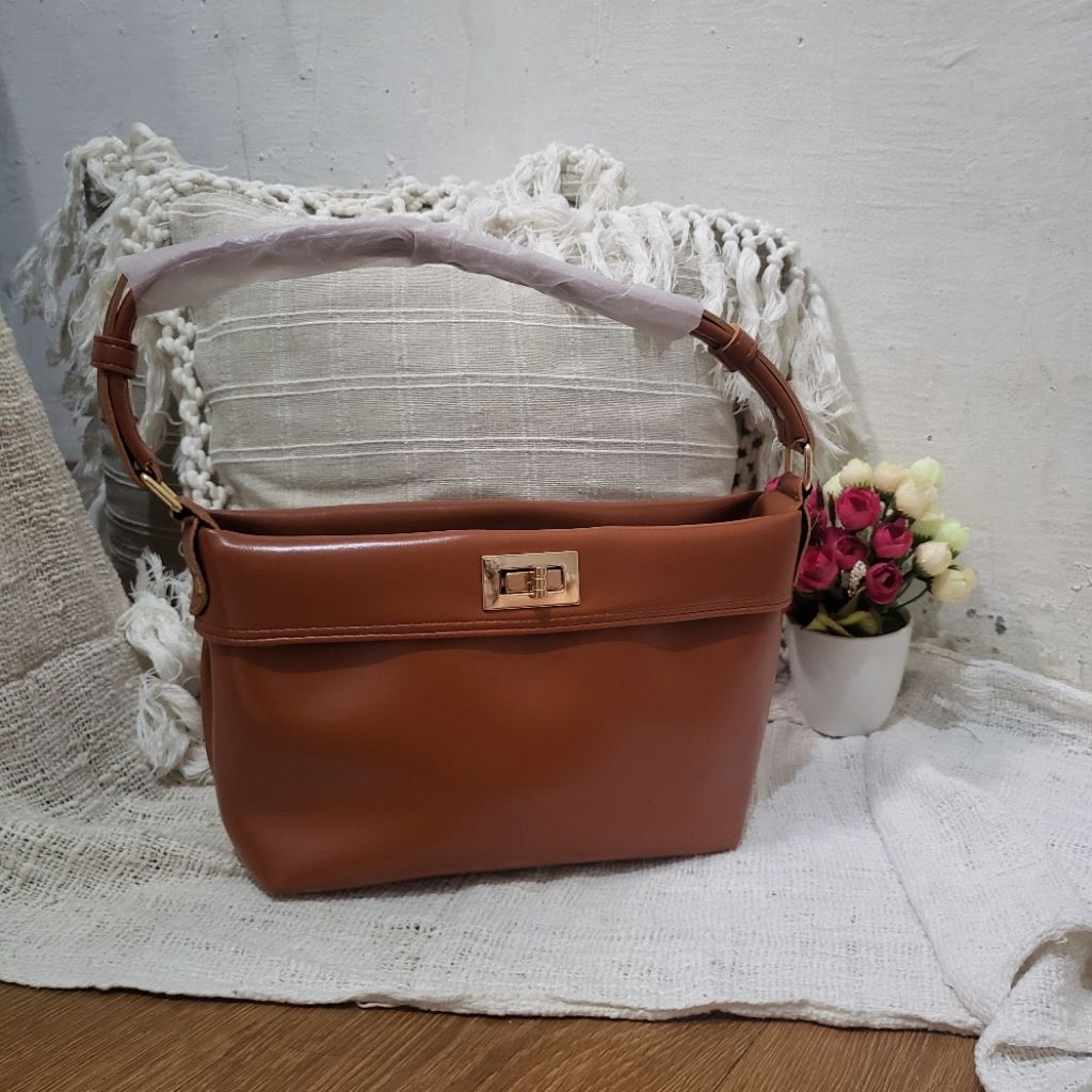 Tas slempang tas ketek wanita