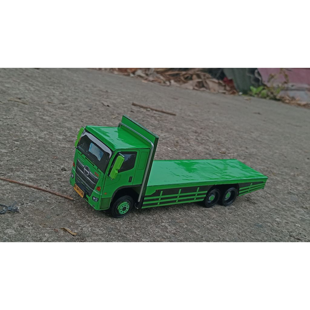 PAPERCRAFT TRUK HINO