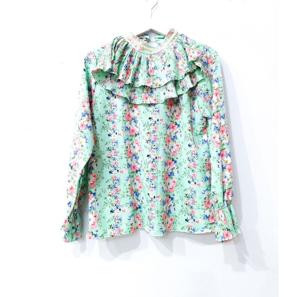 Blouse motif  bunga bunga wanita Korean style