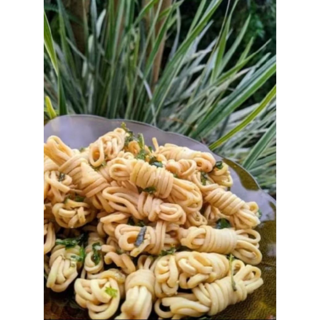 

Mie gulung/mie uwel varian original daun jeruk kemasan 1kg. Cemilan gurih,Snack ringan,Seblak kering.