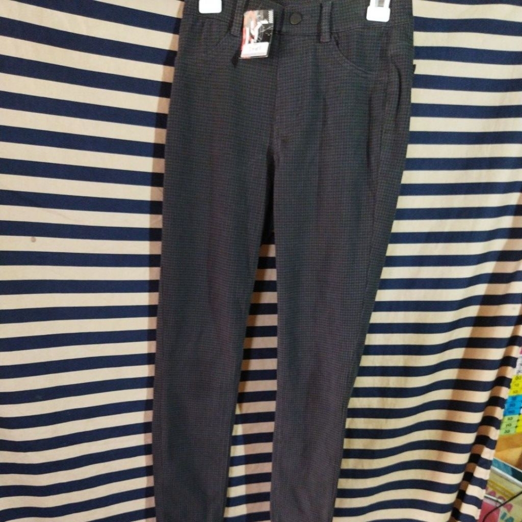 uniqlo catur hitam abu, sz xs