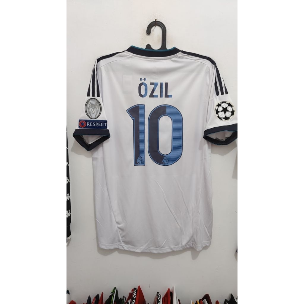 jersey retro Madrid Ozil size xl
