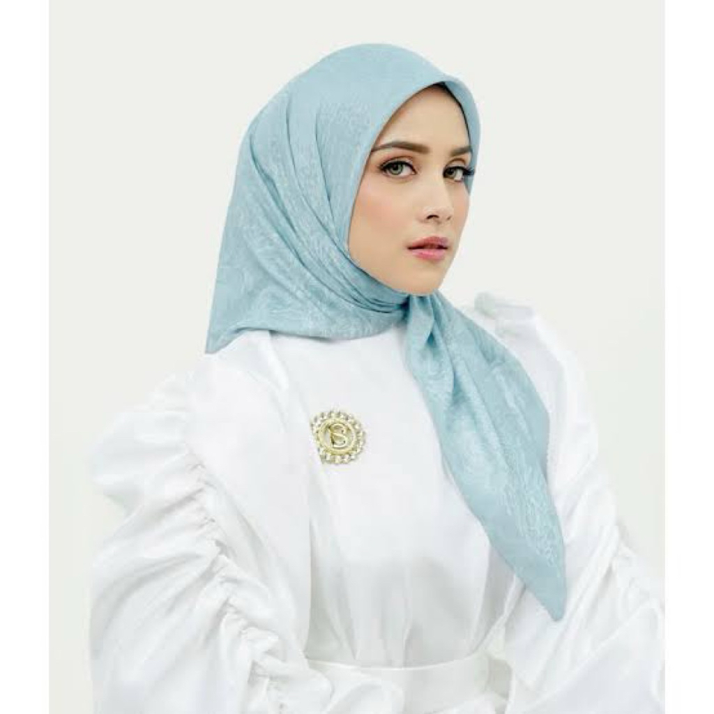 Buttonscarves bora bora in Boat