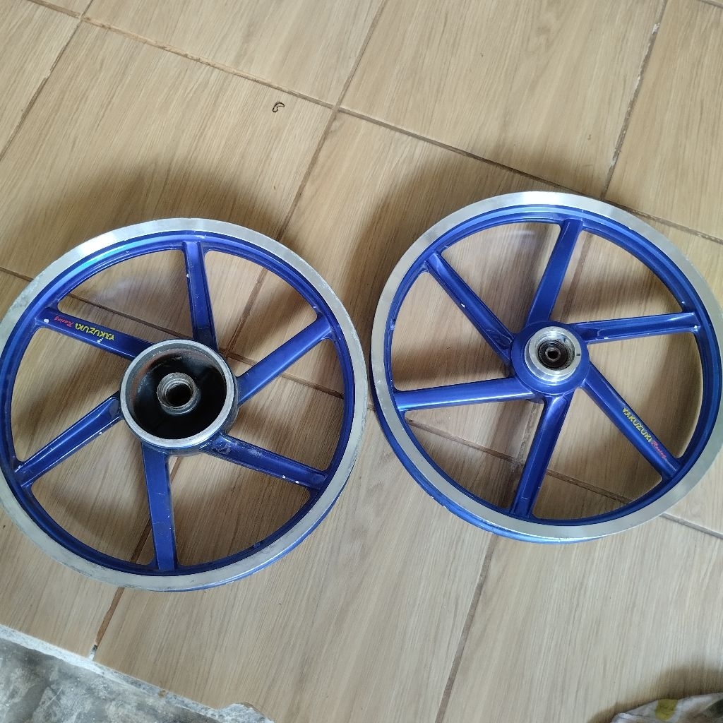 Velg ring 17 sepasang bekas pakai motor Supra fit lama