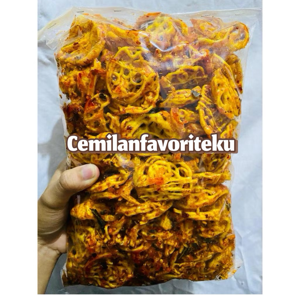 

KERUPUK SEBLAK MIE BANTAT /PUKMIE PEDAS DAUN JERUK 250grm