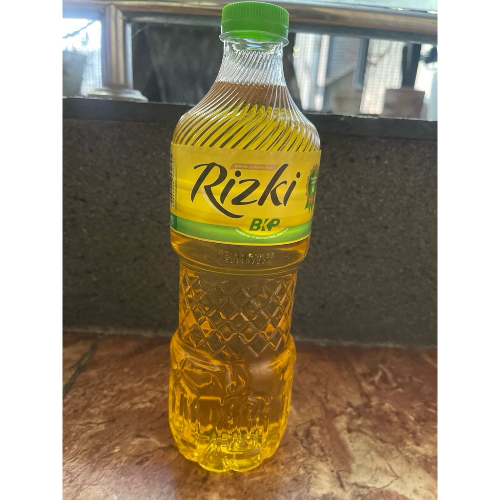 

(momy kazito)minyak goreng rizky 800ml 1 slop tanpa PO