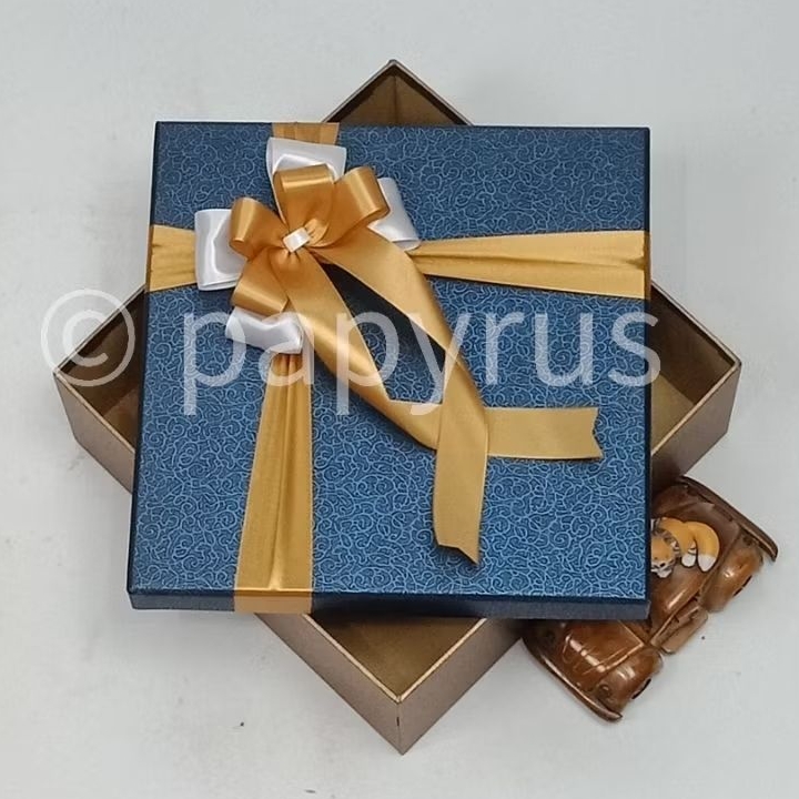 

PAPYRUS Kombinasi 25x25 Tinggi 5cm Kotak Kado Gift Box Hardbox Hampers V2