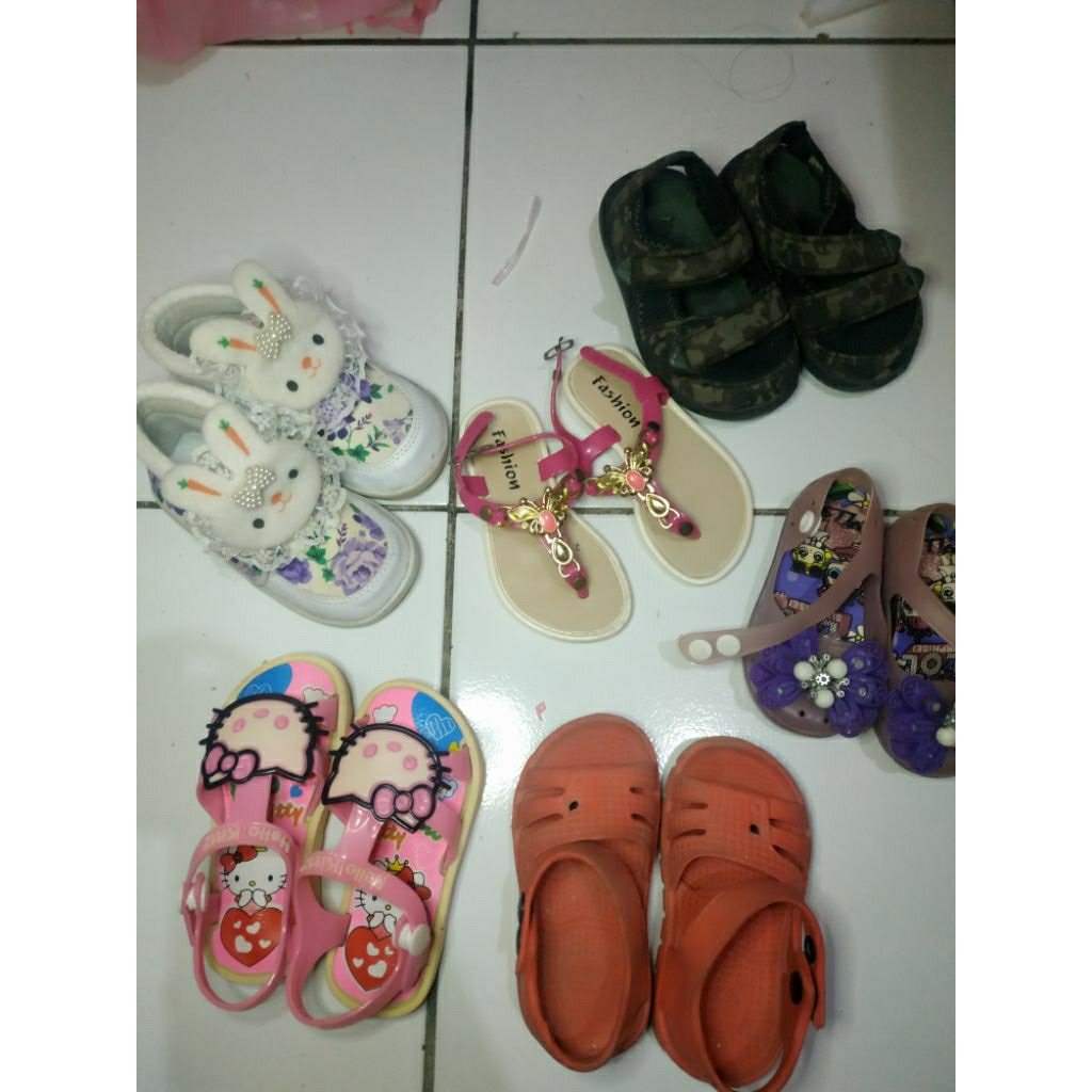 sepatu anaksandal hello Kittysandal anak 2tahun