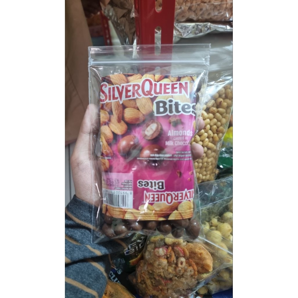 

Silverqueen Isian Kacang Almond 250gram