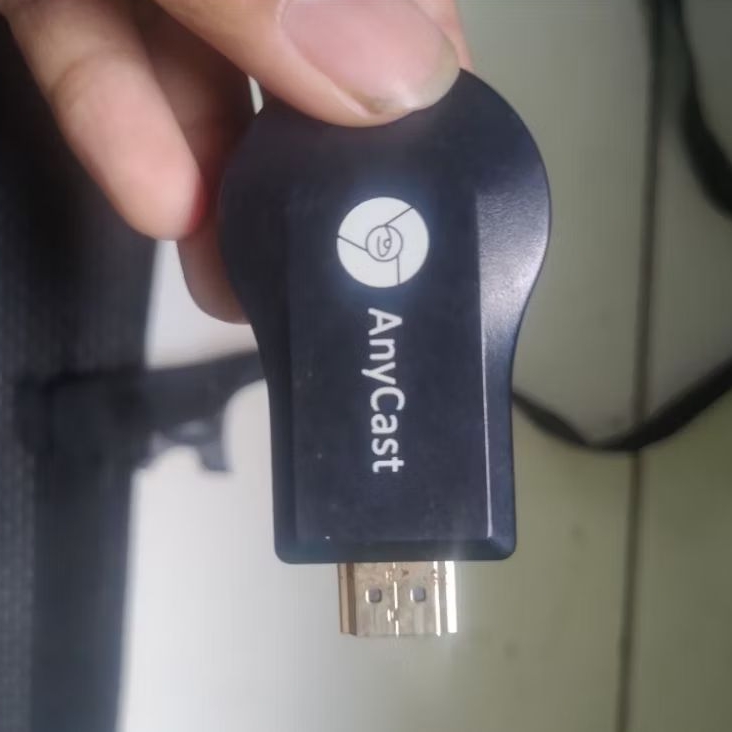 anycast untuk ngehubungi hp ke tv hdmi dengan kabel