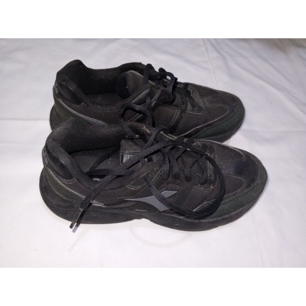 Diadora preloved, size 36.