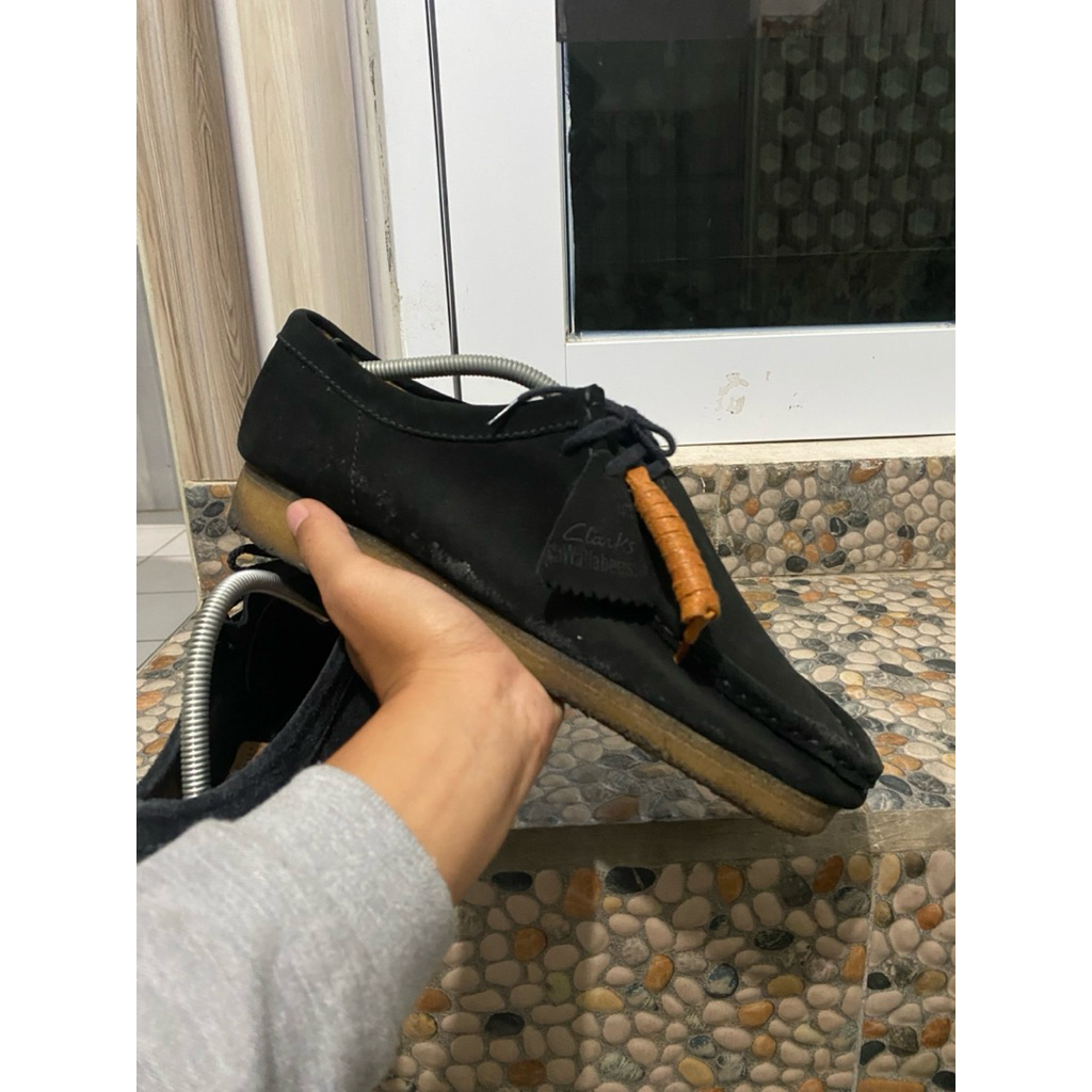 clarks wallabees black suede