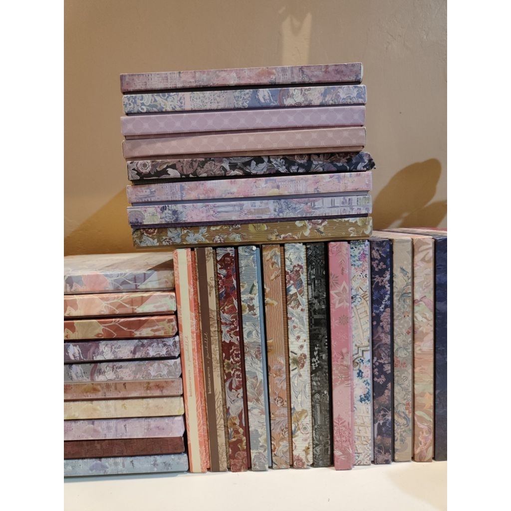 Buttonscarves Box Only - tanpa pita dan ada defect